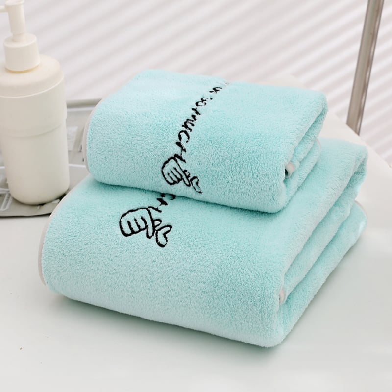 Koral bársony fürdőtörölköző, hímzett és bevarrt szegéllyel, 300-400 g, 150D fonal, testre szabható