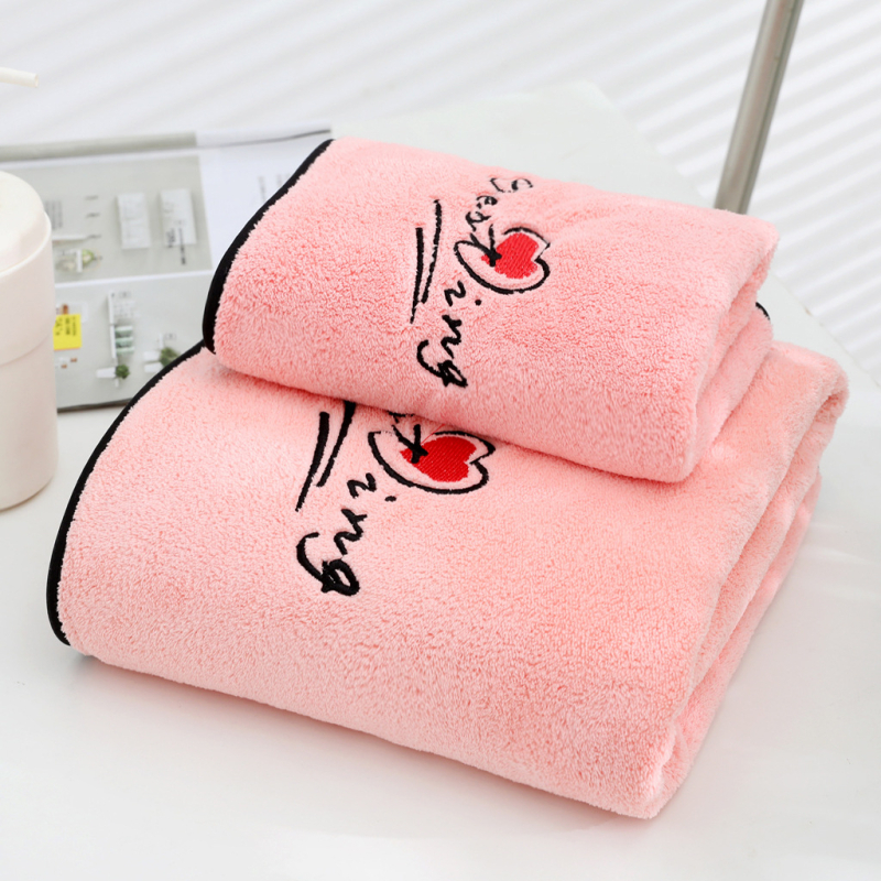 Koral bársony fürdőtörölköző, hímzett és bevarrt szegéllyel, 300-400 g, 150D fonal, testre szabható