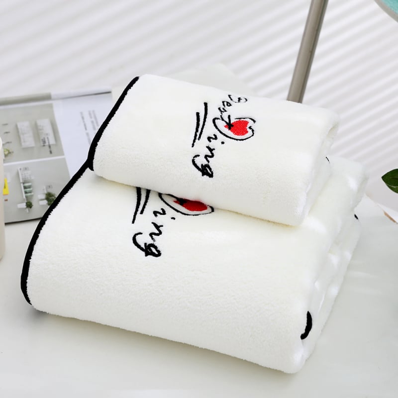 Koral bársony fürdőtörölköző, hímzett és bevarrt szegéllyel, 300-400 g, 150D fonal, testre szabható