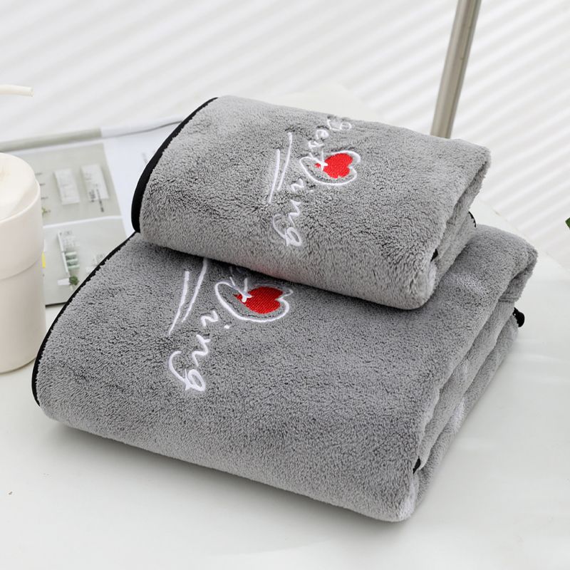 Koral bársony fürdőtörölköző, hímzett és bevarrt szegéllyel, 300-400 g, 150D fonal, testre szabható