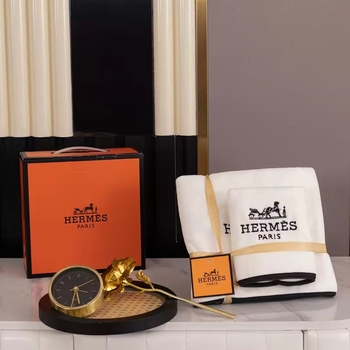 Dvodjelni set ručnika za kupanje i plažu od koralnog fleisa — brzo suši, upija, šiven rub, 60s nit