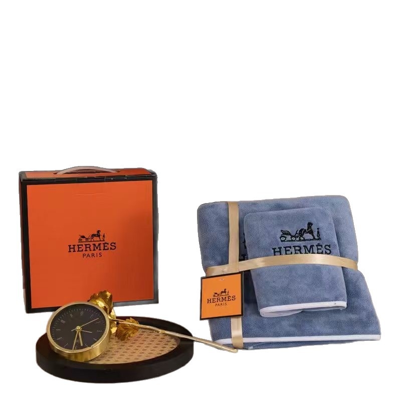 Dvodjelni set ručnika za kupanje i plažu od koralnog fleisa — brzo suši, upija, šiven rub, 60s nit