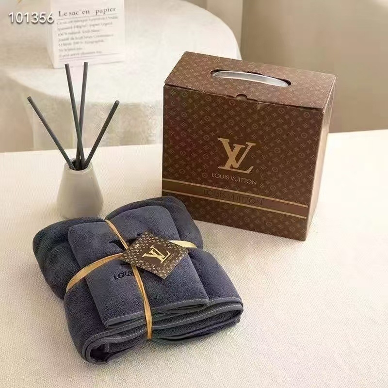 Dvodjelni set ručnika za kupanje i plažu od koralnog fleisa — brzo suši, upija, šiven rub, 60s nit