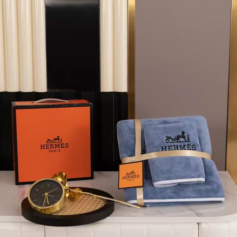 Dvodjelni set ručnika za kupanje i plažu od koralnog fleisa — brzo suši, upija, šiven rub, 60s nit