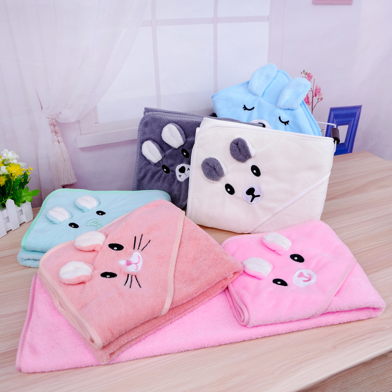 Baba kapucnis fürdőlepedő, nedvszívó Coral fleece, 200–300 g, 150D, sima szövés, mesés dizájn, vastag fürdőköntös őszre–télre