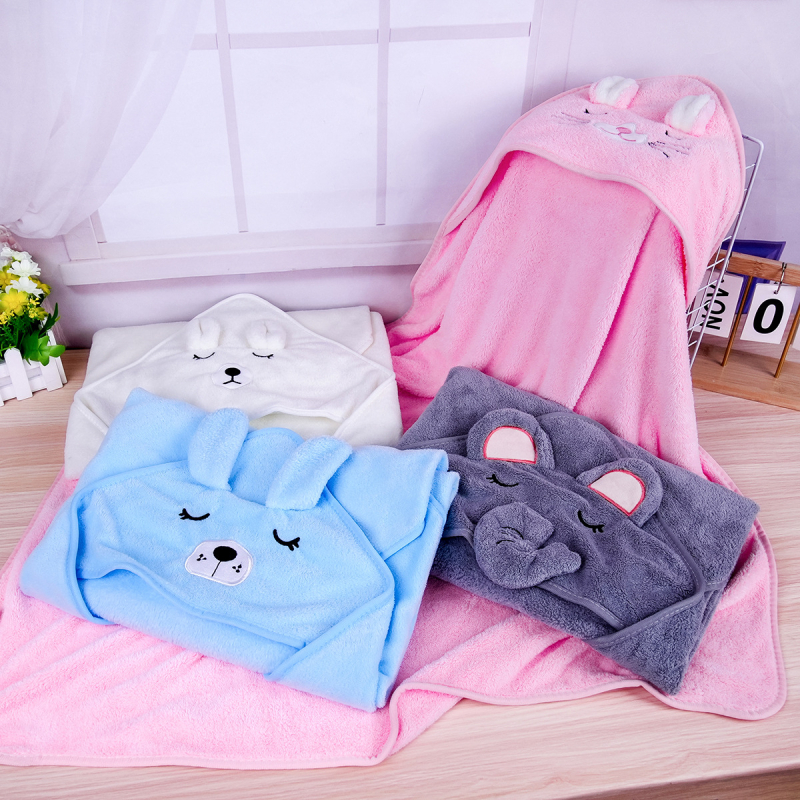 Baba kapucnis fürdőlepedő, nedvszívó Coral fleece, 200–300 g, 150D, sima szövés, mesés dizájn, vastag fürdőköntös őszre–télre