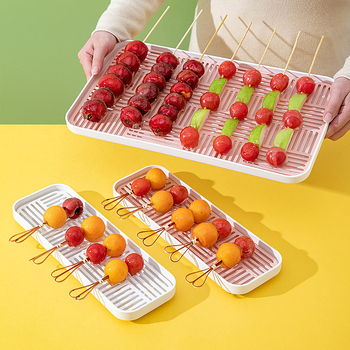 Plastični izložbeni pladanj za karamelizirane hlohe štapiće, četvrtasti plitki tanjur, moderni minimalistički stil, namijenjeno za komercijalnu upotrebu