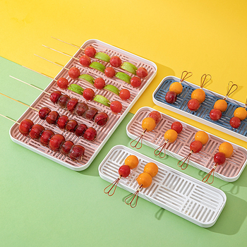 Plastični izložbeni pladanj za karamelizirane hlohe štapiće, četvrtasti plitki tanjur, moderni minimalistički stil, namijenjeno za komercijalnu upotrebu