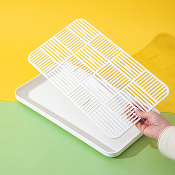 Plastični izložbeni pladanj za karamelizirane hlohe štapiće, četvrtasti plitki tanjur, moderni minimalistički stil, namijenjeno za komercijalnu upotrebu