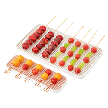 Plastični izložbeni pladanj za karamelizirane hlohe štapiće, četvrtasti plitki tanjur, moderni minimalistički stil, namijenjeno za komercijalnu upotrebu