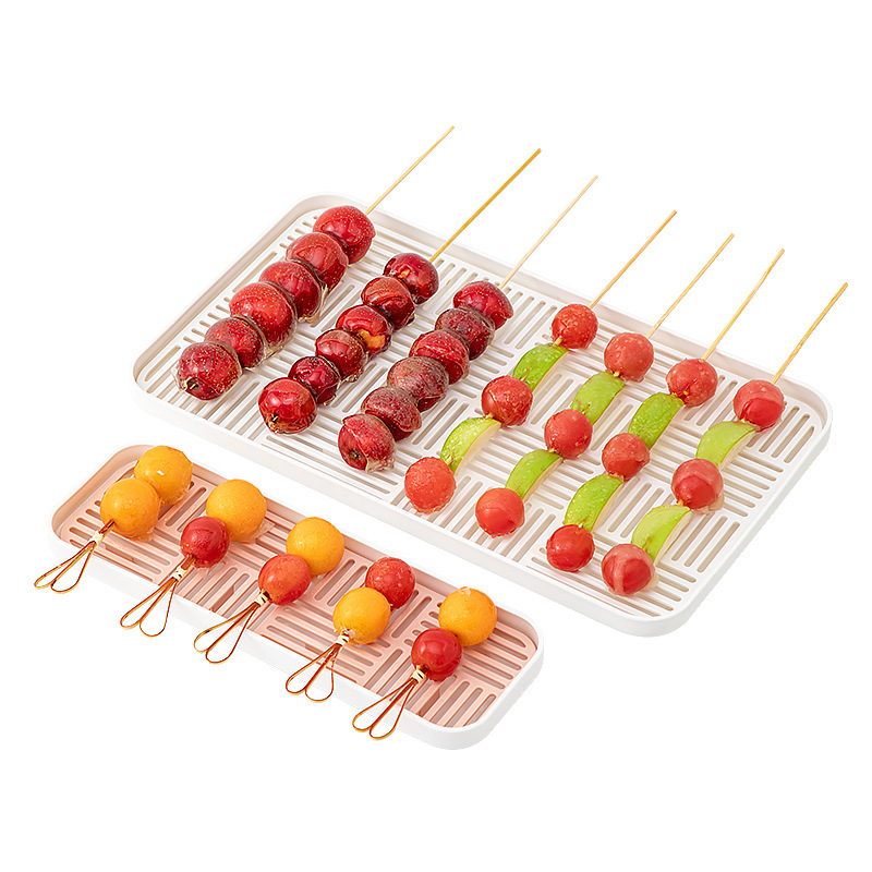 Plastični izložbeni pladanj za karamelizirane hlohe štapiće, četvrtasti plitki tanjur, moderni minimalistički stil, namijenjeno za komercijalnu upotrebu