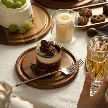 Плодова чиния с капаче от стъкло върху ретро дървена подложка — Wooden Craftsman, стартира през 2023 г., първокласно качество