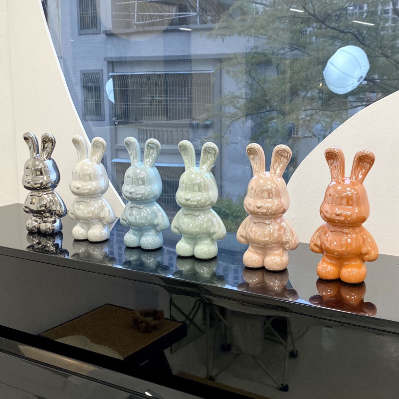 Keramikas truša naudas uzglabāšanas dekora figūriņa dzīvojamajai istabai — vienkāršs moderns stils, elektroplēšanas pārklājums, dāvana dzimšanas dienā