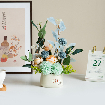 Dirbtinių šilkinių gėlių vazonas svetainės dekorui – šilko gėlės, serigrafijos technika