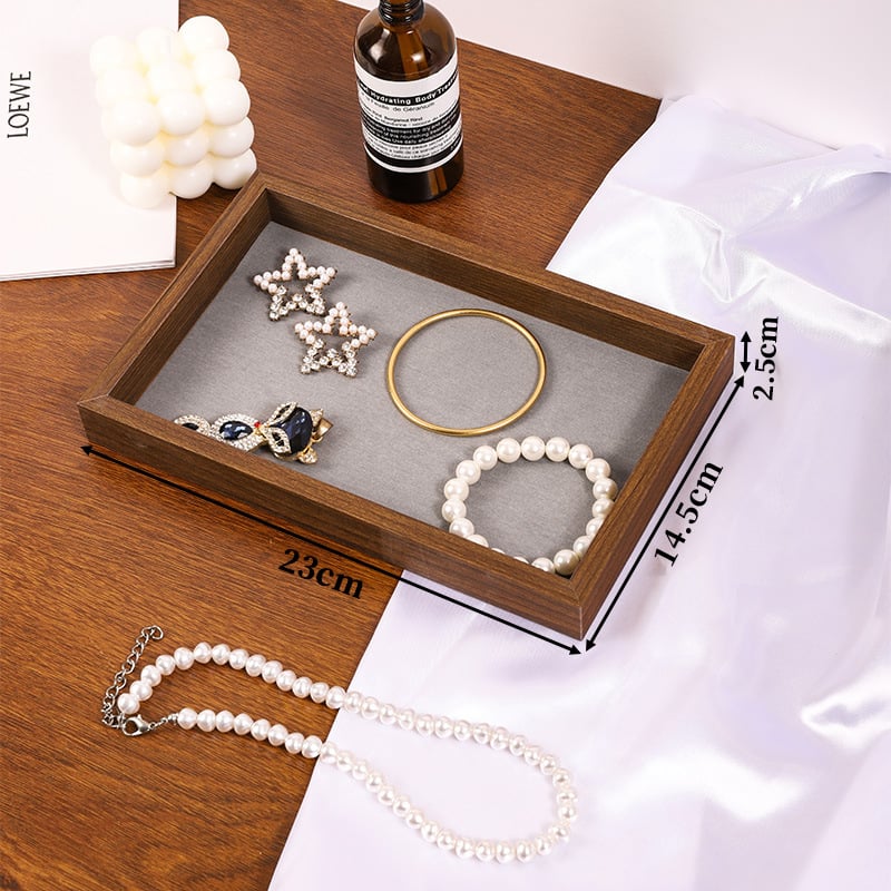 Benya juvelieru plaukts ar ādas korpusu un flaneles iekšējo apdari, Pavasaris 2025