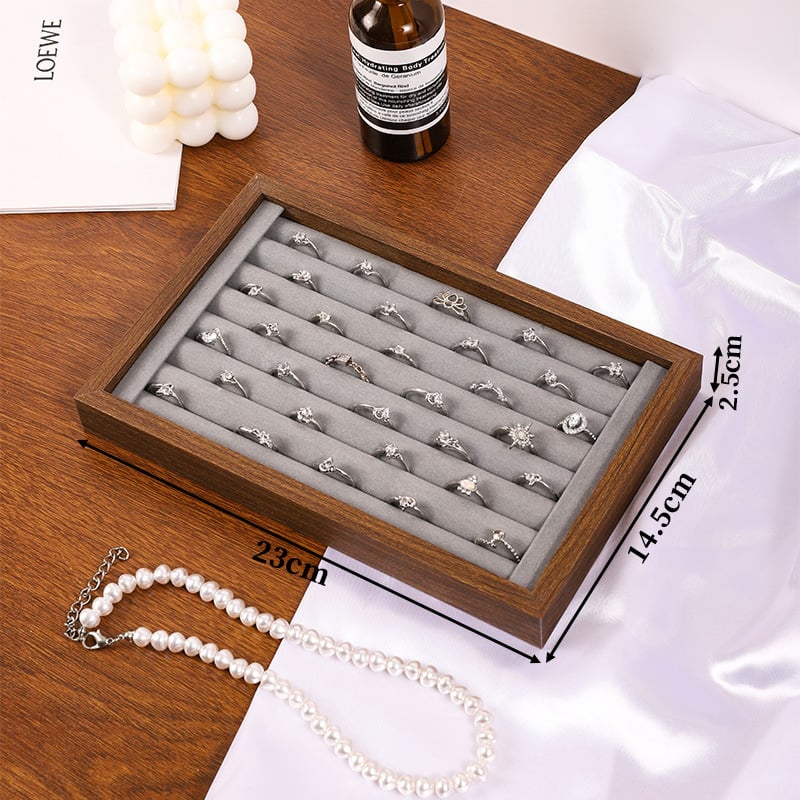 Benya juvelieru plaukts ar ādas korpusu un flaneles iekšējo apdari, Pavasaris 2025