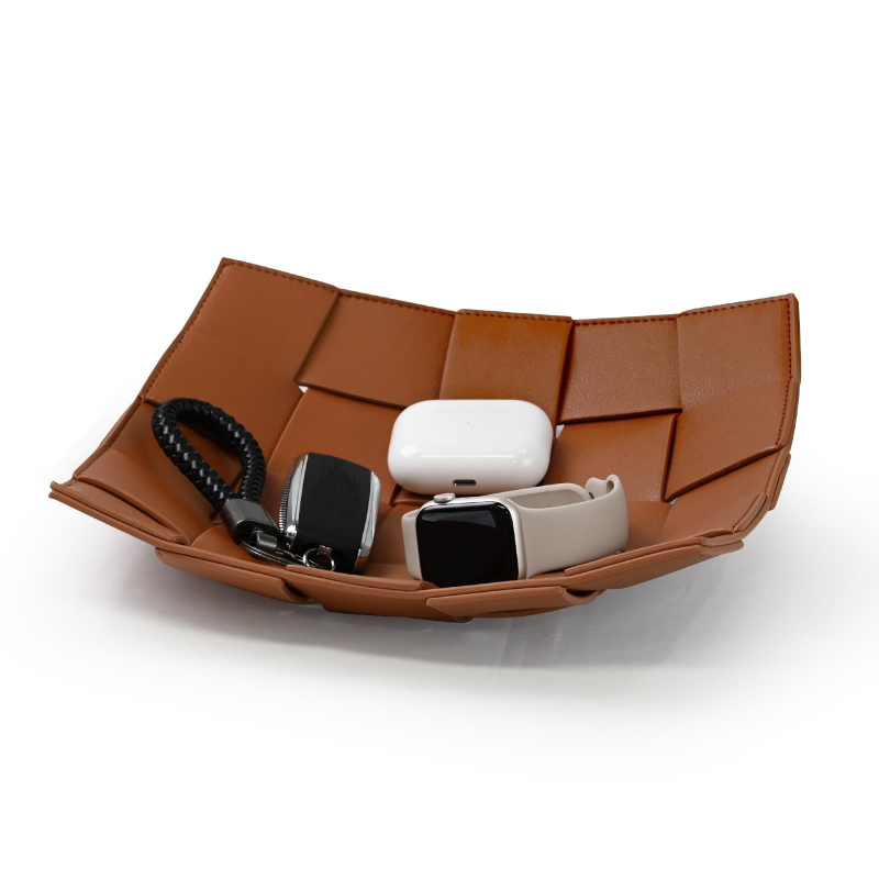 Kožna kutija za pohranu, ručno izrađena, moderni minimalistički dizajn, za dnevni boravak i organiziranje malih predmeta.