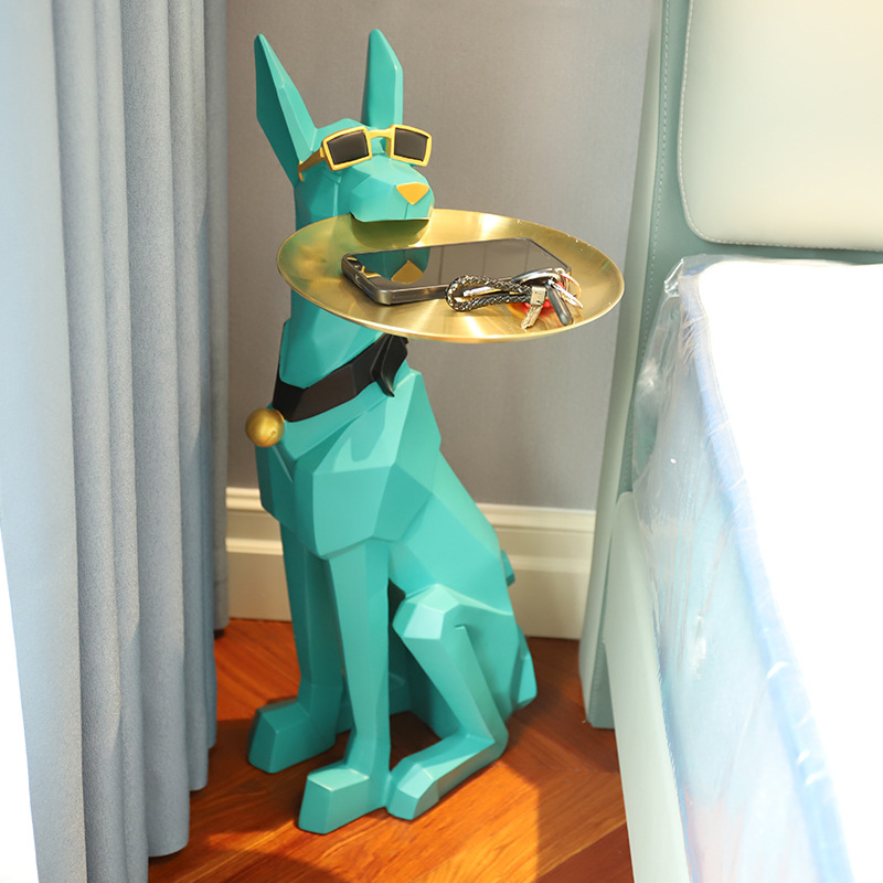 Doberman dekorativna figura na podnosu s naočalama; Materijal: sintetska smola; Težina: 4,5 kg