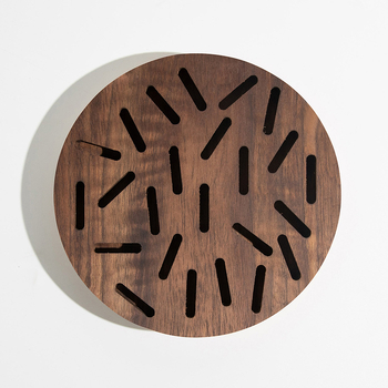 Koka juvelieru displeja trauks, mākslinieciskais stils, 2025. gada pavasaris