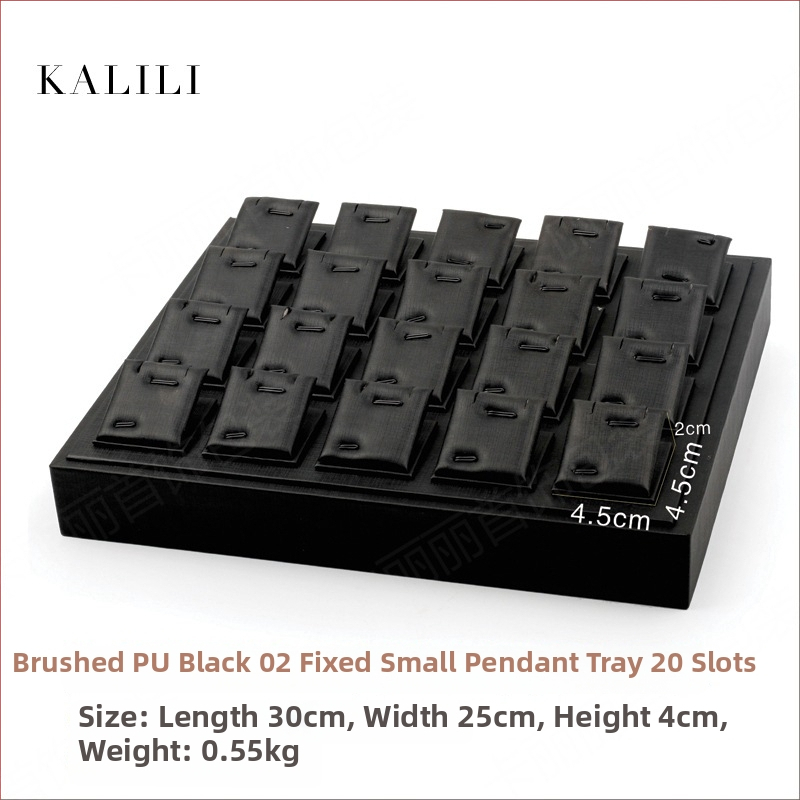 Mākslinieciska juvelierizstrādājumu displeja statīvs rokassprādēm, gredieniem, piekariņiem, auskarām un kaklarotām; materiāls: Cits; 2024. gada pavasaris izlaišana