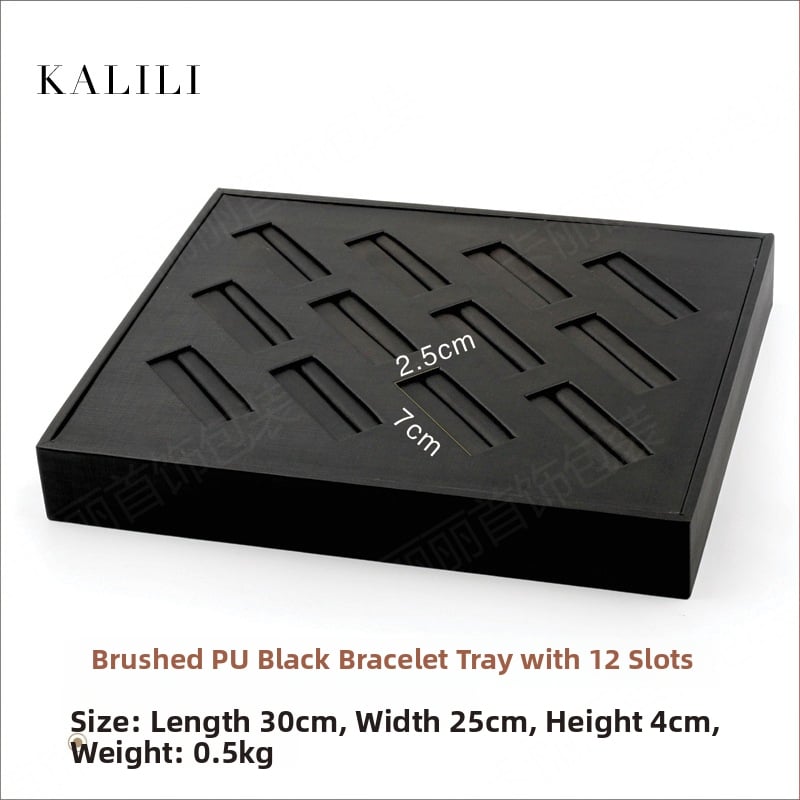 Mākslinieciska juvelierizstrādājumu displeja statīvs rokassprādēm, gredieniem, piekariņiem, auskarām un kaklarotām; materiāls: Cits; 2024. gada pavasaris izlaišana