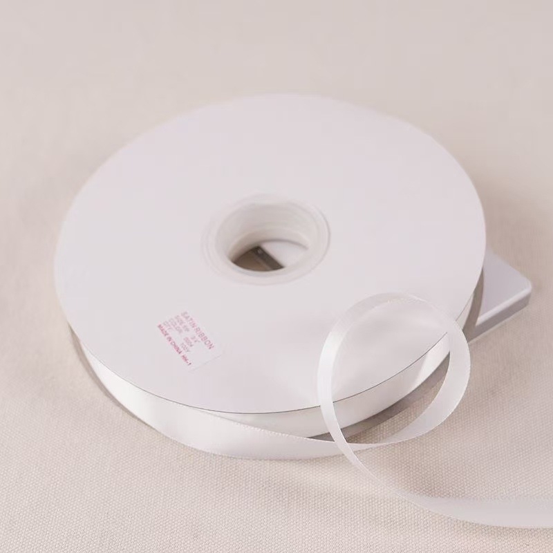 Polüesterist satiinlint kinkide pakkimiseks, bränd North of the Creek; sobib pulmadeks, jõulukaunistusteks ja DIY käsitööks.