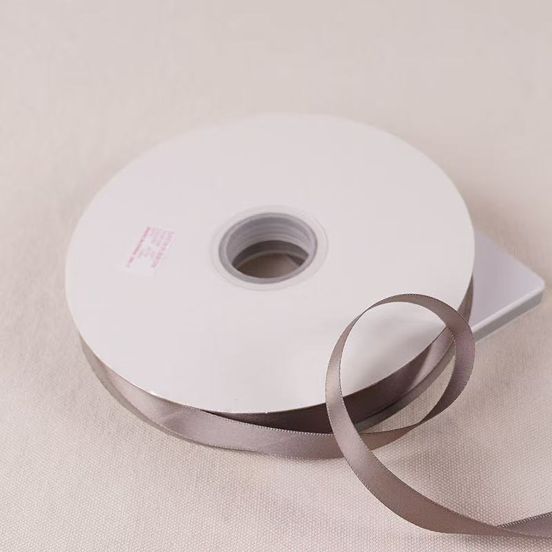 Polüesterist satiinlint kinkide pakkimiseks, bränd North of the Creek; sobib pulmadeks, jõulukaunistusteks ja DIY käsitööks.