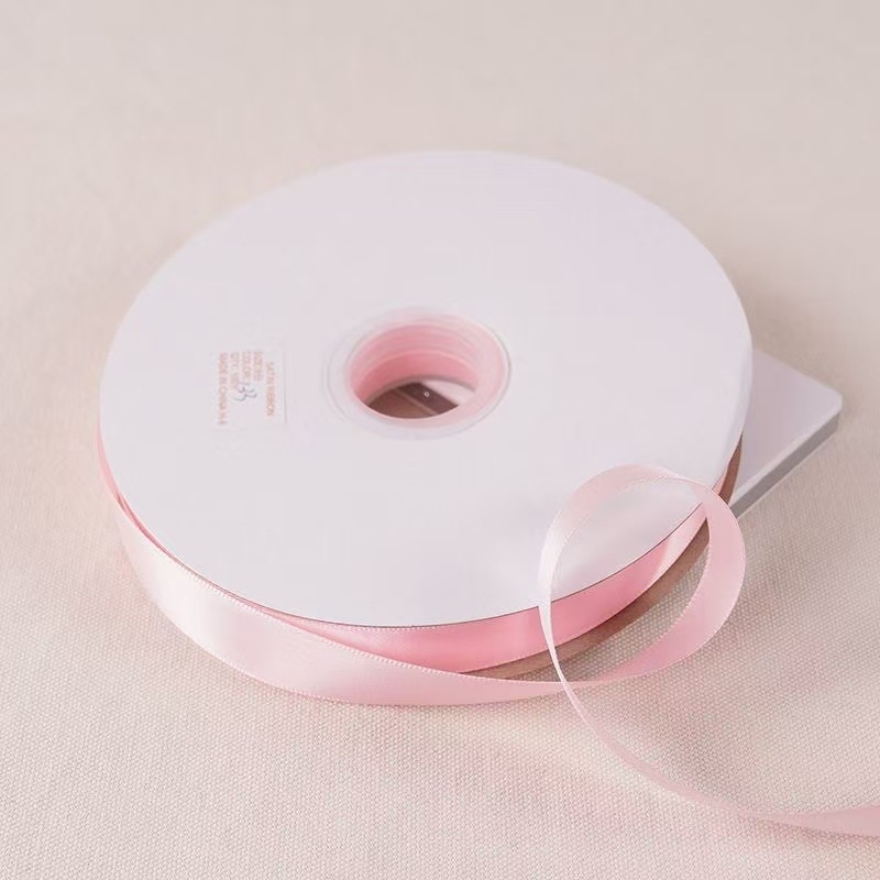 Polüesterist satiinlint kinkide pakkimiseks, bränd North of the Creek; sobib pulmadeks, jõulukaunistusteks ja DIY käsitööks.