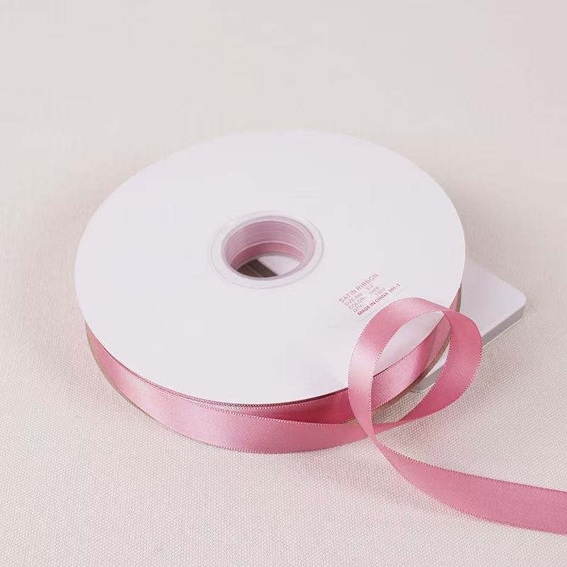 Polüesterist satiinlint kinkide pakkimiseks, bränd North of the Creek; sobib pulmadeks, jõulukaunistusteks ja DIY käsitööks.