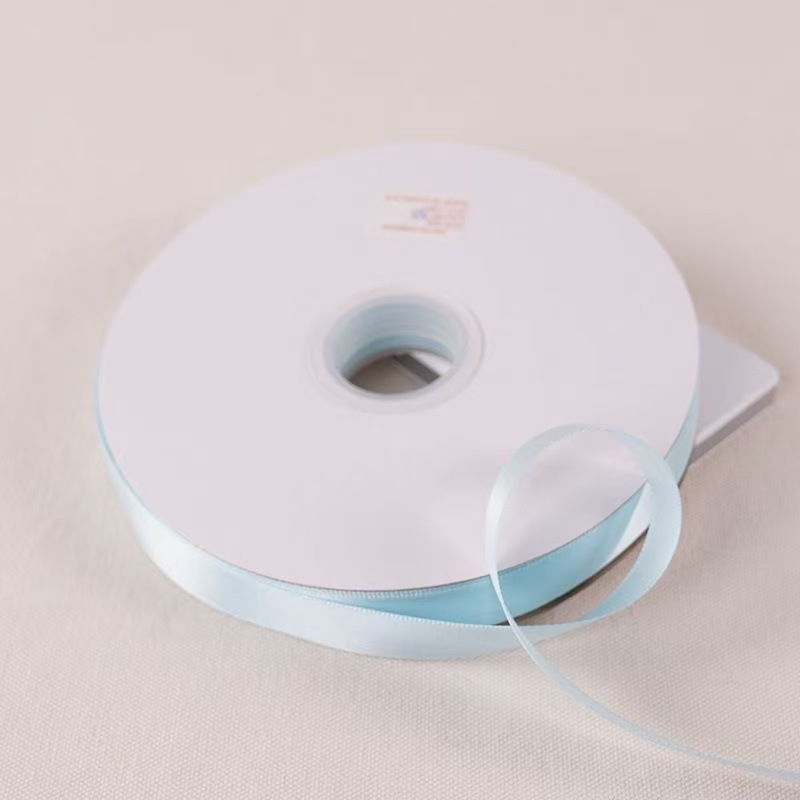 Polüesterist satiinlint kinkide pakkimiseks, bränd North of the Creek; sobib pulmadeks, jõulukaunistusteks ja DIY käsitööks.