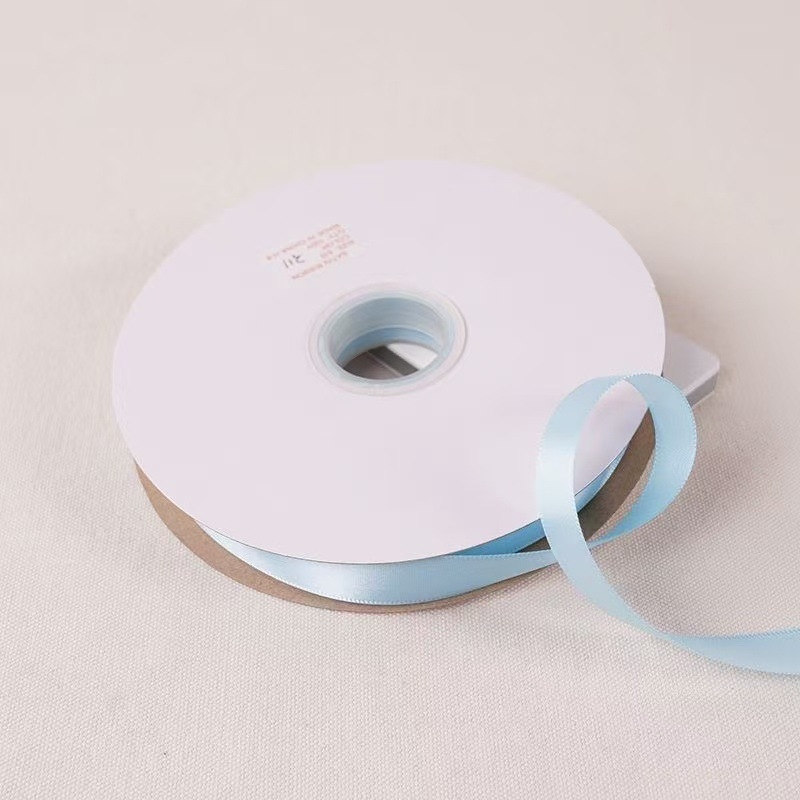 Polüesterist satiinlint kinkide pakkimiseks, bränd North of the Creek; sobib pulmadeks, jõulukaunistusteks ja DIY käsitööks.