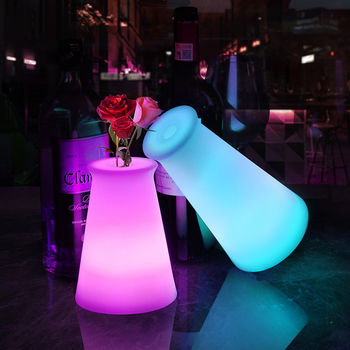 RGB dekoratīvā lampa ar ziedu kompozīciju baram/KTV – galda vāzes formas gaismas lampa, modelis XC-297, 5V, materiāls: plastika, stils: moderns minimālisms, ražošana pēc rasējumiem.