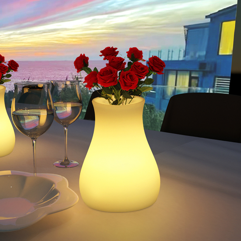 RGB dekoratīvā lampa ar ziedu kompozīciju baram/KTV – galda vāzes formas gaismas lampa, modelis XC-297, 5V, materiāls: plastika, stils: moderns minimālisms, ražošana pēc rasējumiem.