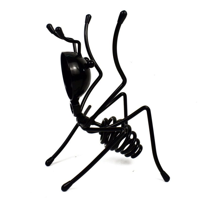 Vasból készült borosállvány rajzfilmszerű hangyamotívummal otthoni és bár dekorációhoz