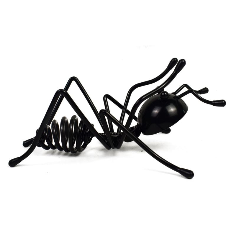 Vasból készült borosállvány rajzfilmszerű hangyamotívummal otthoni és bár dekorációhoz