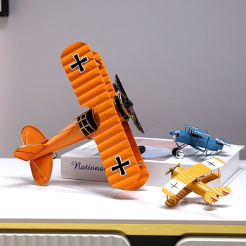 Fémből készült északi stílusú repülőgép modell dísz — modern minimalista dekoráció otthonra és az irodába