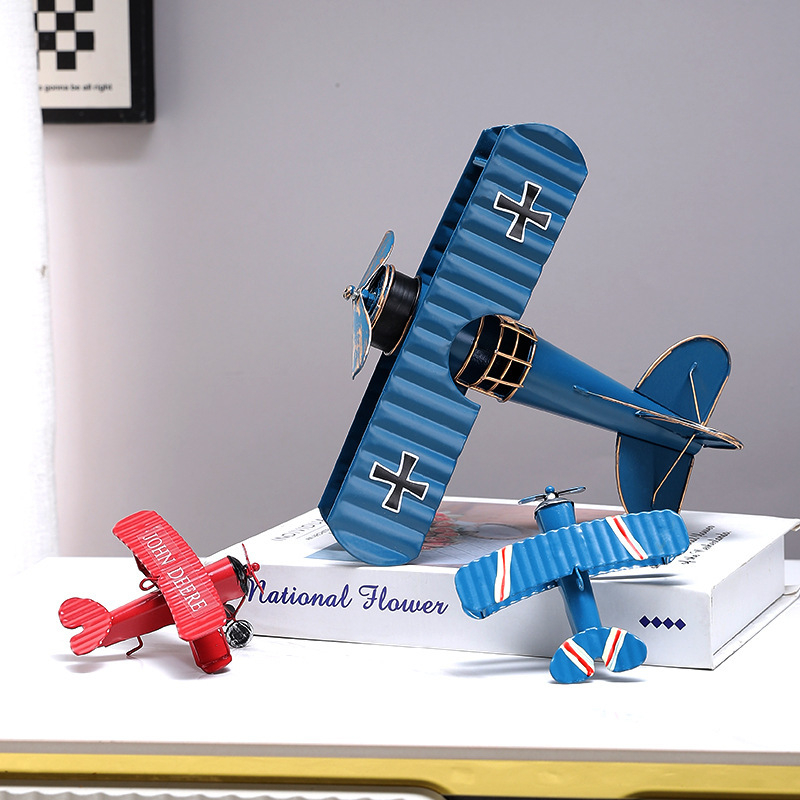 Fémből készült északi stílusú repülőgép modell dísz — modern minimalista dekoráció otthonra és az irodába