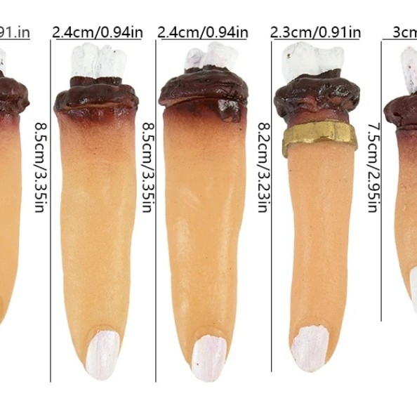 Vinila Helovīna rekvizīti – karājami dekori bāra interjeram ar orgānu, ausu un acu motīviem