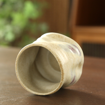 Kavos puodelis iš akmens keramikos, rankų darbo, raukšlėta nelygi forma, krosnies glazūra, svoris 230 g, prekės ženklas Mingjiang Haoyi, personalizavimas, logotipo atspausdinimas.