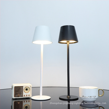 Galda lampa ar pieskārienu vadību Skandināvu minimālisma stilā, korpuss no plastikas+dzelzs, nakts un apkārtnes gaisma