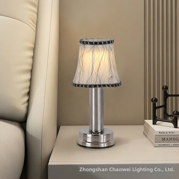 LED uzlādes nordiskā galda lampa ar auduma abažūru – piemērota guļamistabai, bāram un kafejnīcai, nakts gaisma, modelis HT-TD1W8, piederums: dzelzs, spriegums ≤36V, funkcijas: dekors, DIY, atmosfēras gaisma