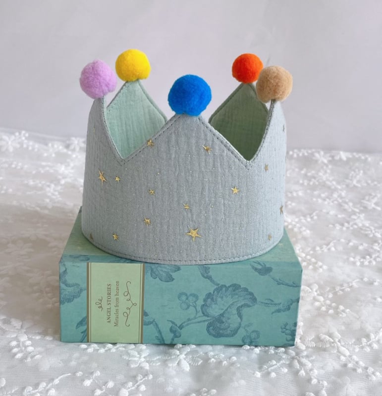 Bērnu dzimšanas dienas cepure‑vainags rekvizīts fotogrāfijām, audums, pielāgojama, individuāli iepakota, vecuma grupas 0–3, 3–6, 6–10, 10+