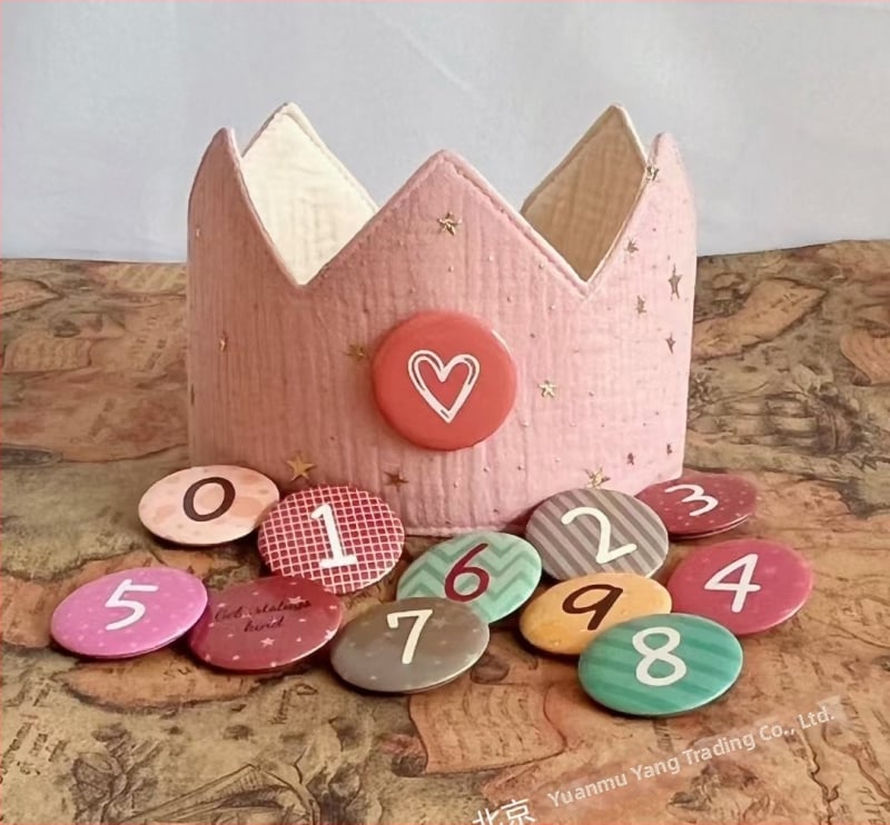 Bērnu dzimšanas dienas cepure‑vainags rekvizīts fotogrāfijām, audums, pielāgojama, individuāli iepakota, vecuma grupas 0–3, 3–6, 6–10, 10+