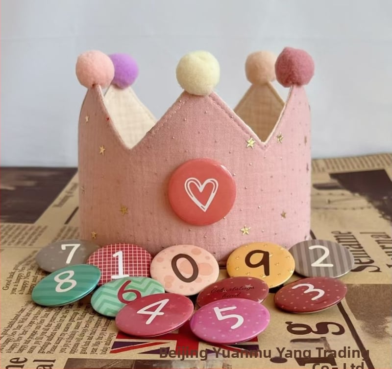 Bērnu dzimšanas dienas cepure‑vainags rekvizīts fotogrāfijām, audums, pielāgojama, individuāli iepakota, vecuma grupas 0–3, 3–6, 6–10, 10+