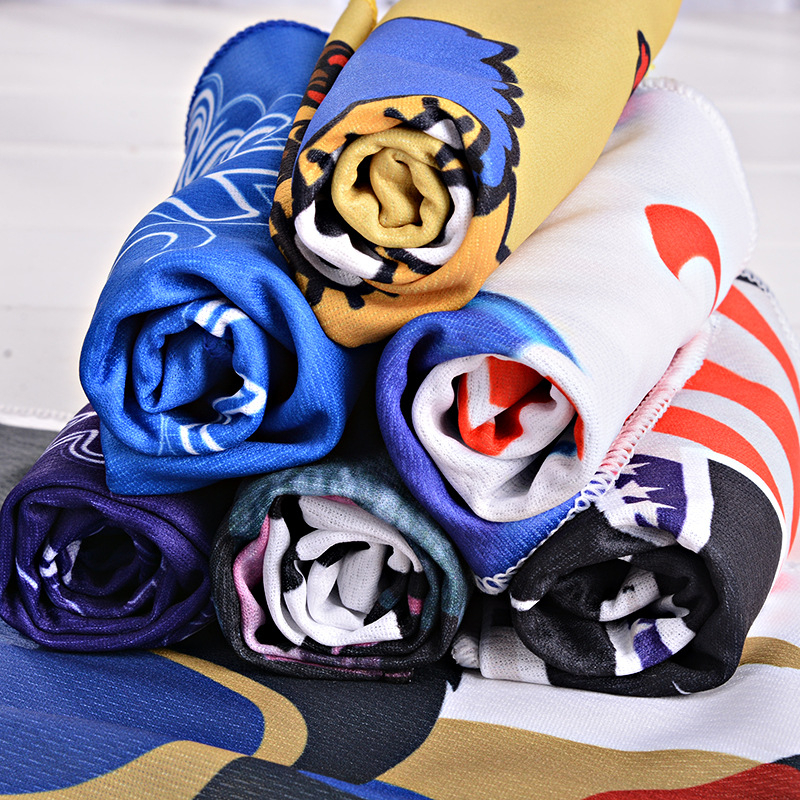 Sportos hűtő kendő, poliészter anyag, gyors nedvszívás 0–5 másodperc, sport kendő, logóval testre szabható (poliszter; 0–5 s nedvszívás; hűtő kendő; sport kendő; testreszabás)