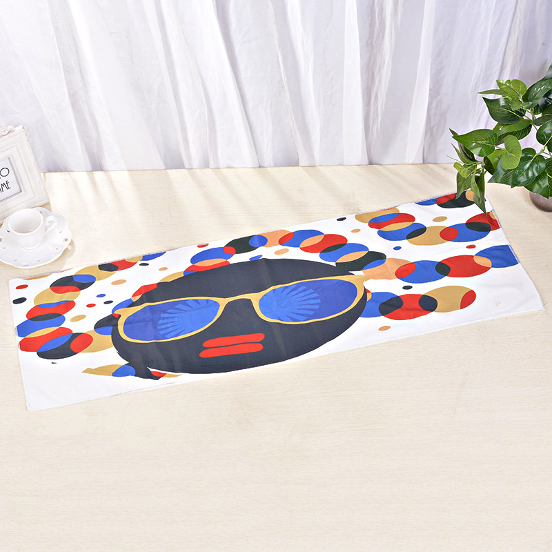 Sportos hűtő kendő, poliészter anyag, gyors nedvszívás 0–5 másodperc, sport kendő, logóval testre szabható (poliszter; 0–5 s nedvszívás; hűtő kendő; sport kendő; testreszabás)