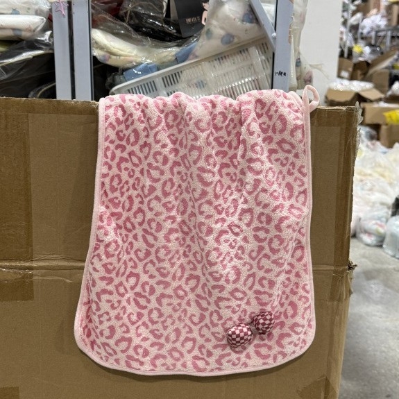 Näo rätik leopardi kassimustriga – koralli fliis, 150D, õmmeldud, 50–80 g