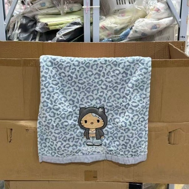 Näo rätik leopardi kassimustriga – koralli fliis, 150D, õmmeldud, 50–80 g