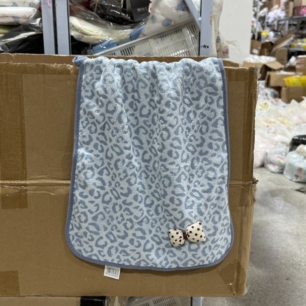 Näo rätik leopardi kassimustriga – koralli fliis, 150D, õmmeldud, 50–80 g