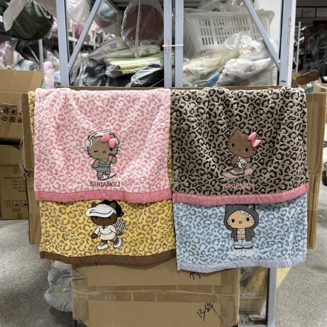 Näo rätik leopardi kassimustriga – koralli fliis, 150D, õmmeldud, 50–80 g